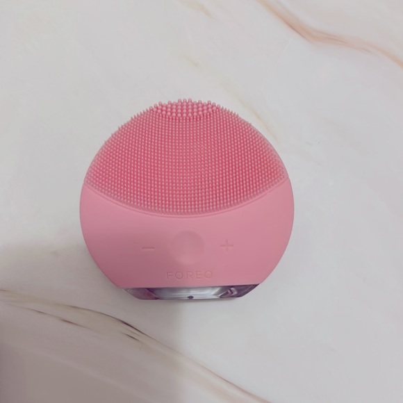 COPY - Foreo luna mini 2 facial cleansing device, with usb cord, chargeable - Picture 2 of 4